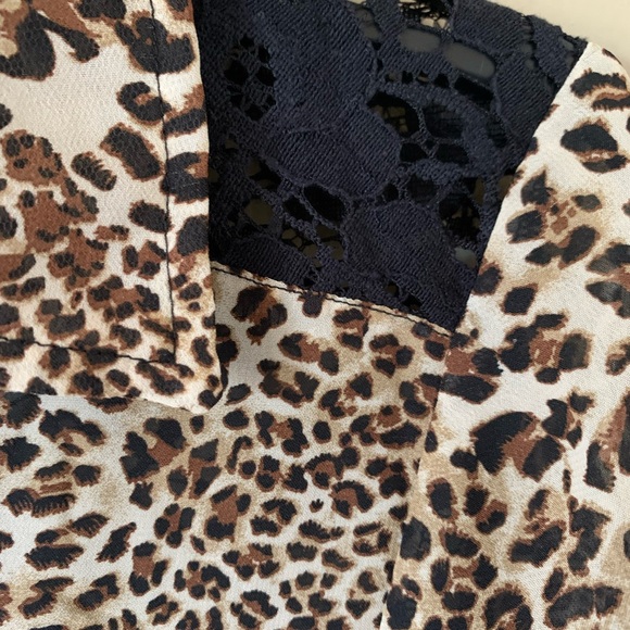 NWT IZ Buyer Women’s Animal Print Crocheted Lace Tie Sheer Top NWT SIZE S - Picture 3 of 13